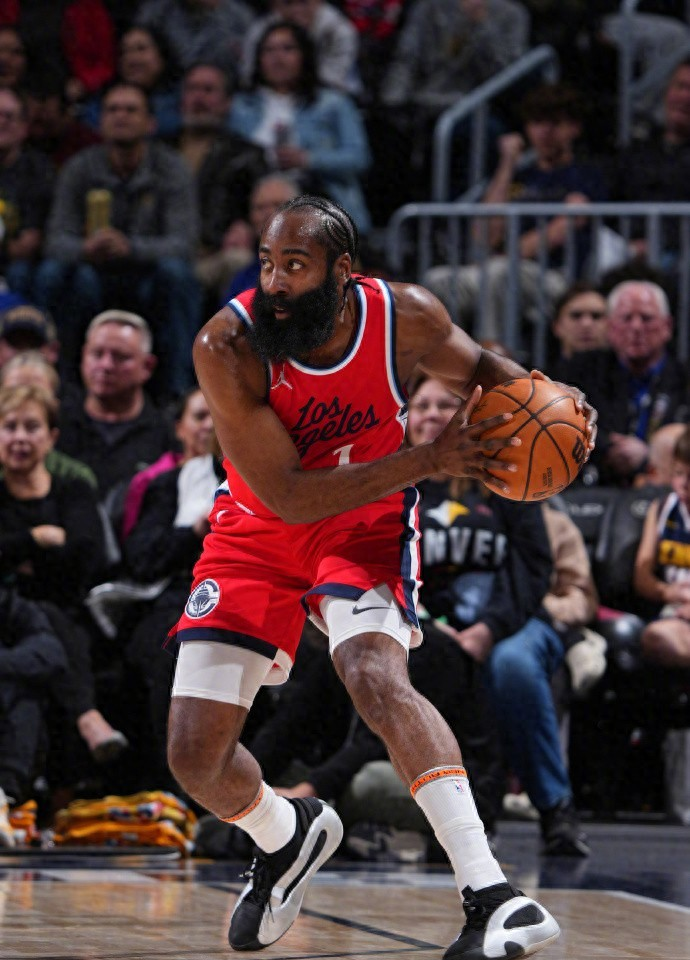 关于转会期NBA季后赛焦点战；本菲卡临场应变；赛场秩序良好；赛程密集仍需轮换的信息-九游电竞